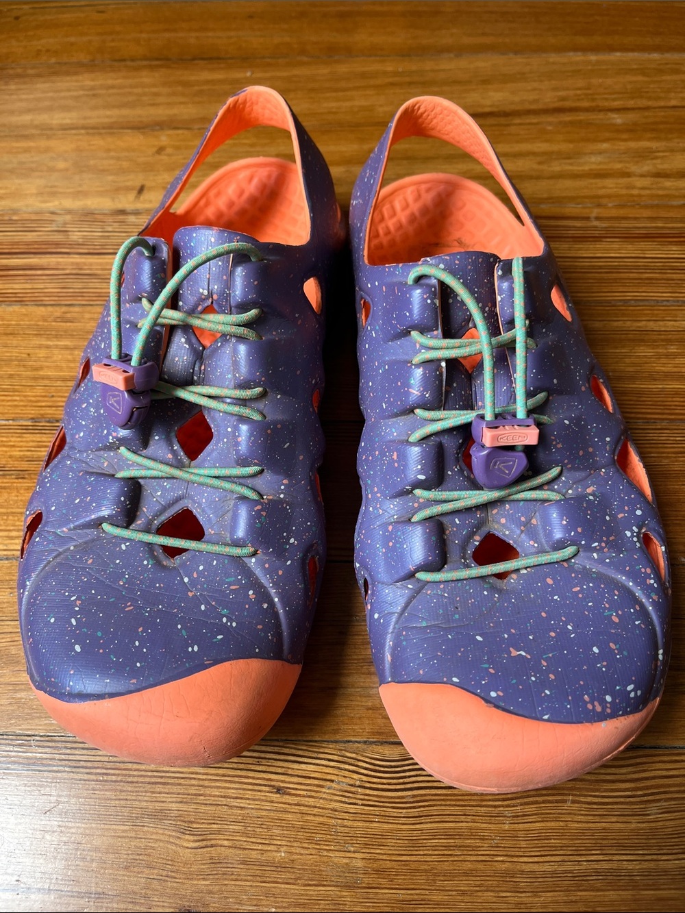 Keen big kids sz 6 water sandals